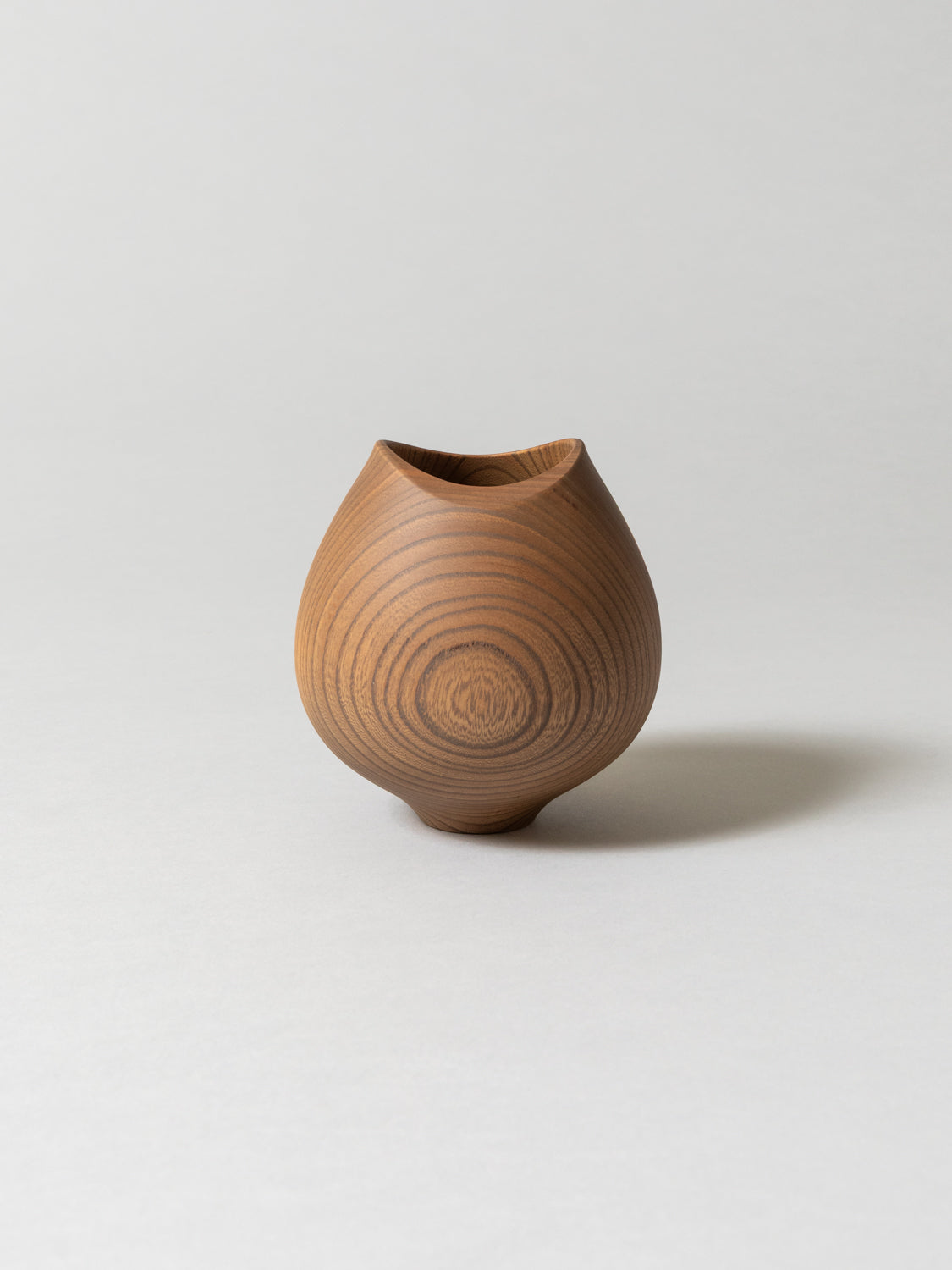 AEKA Object Footed Vase, Smoky Grey - Image 4