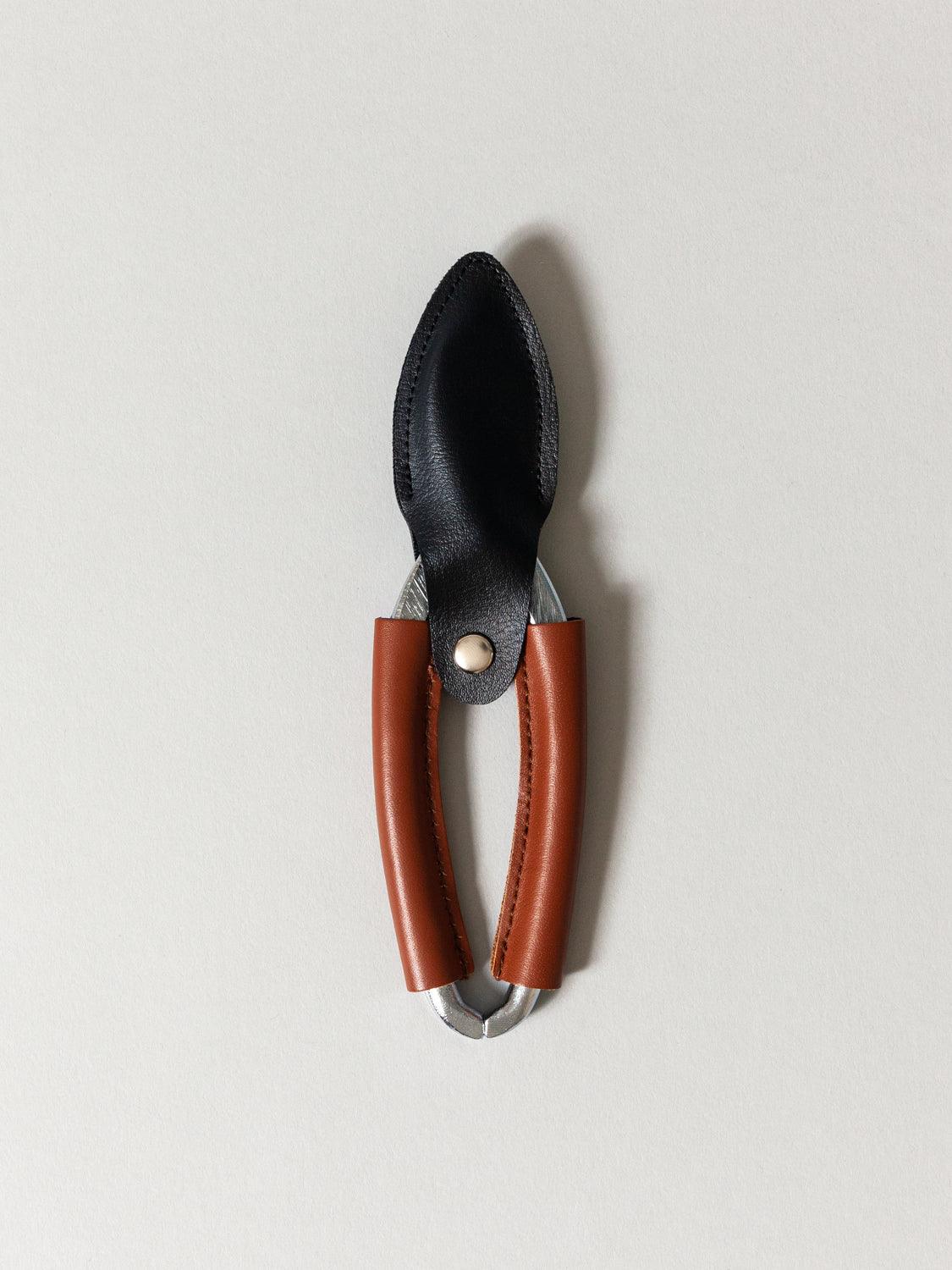 Leather Ikebana Scissors - Image 4