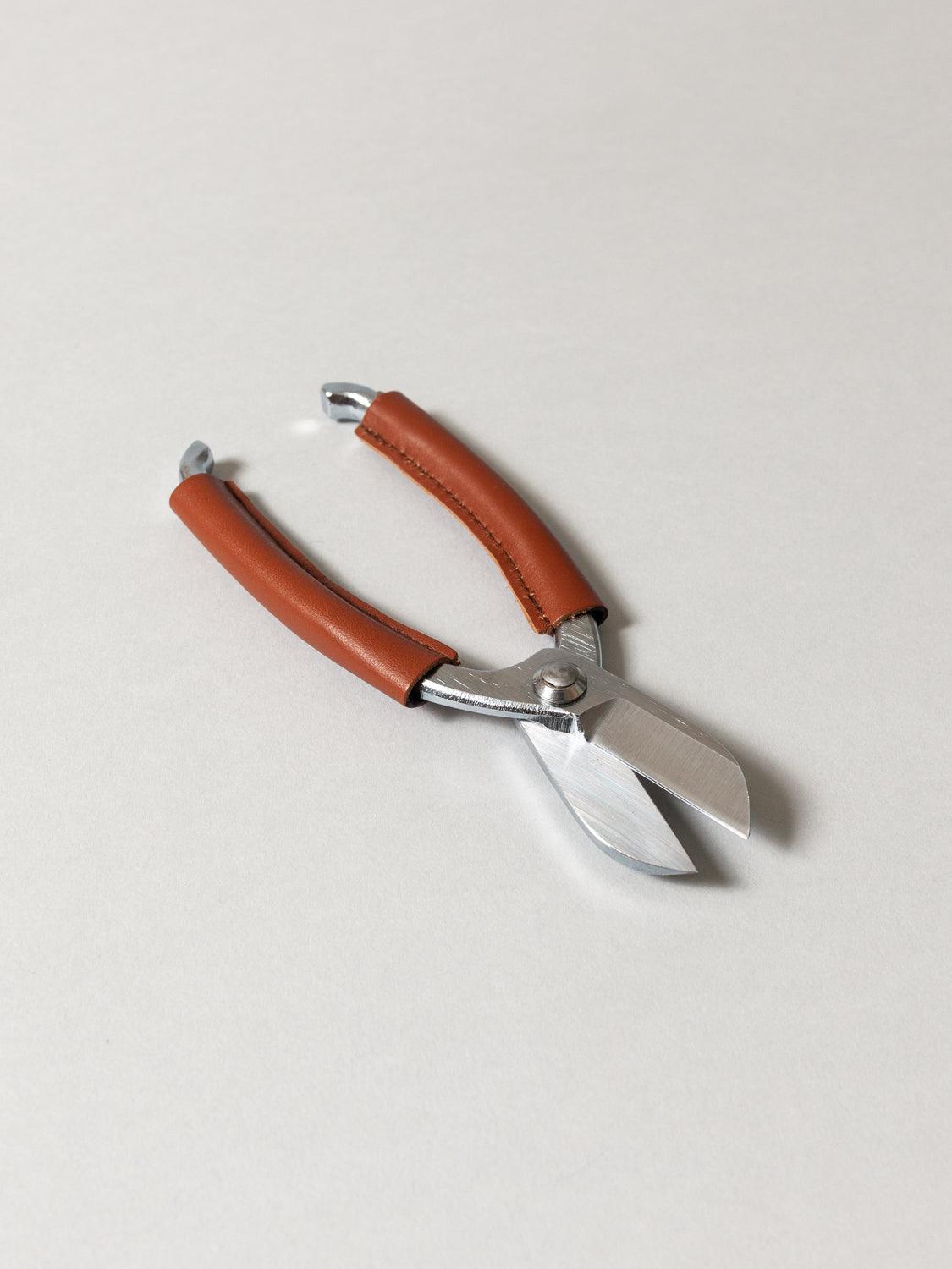 Leather Ikebana Scissors - Image 5